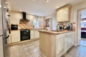 Kitchen/Diner- click for photo gallery
